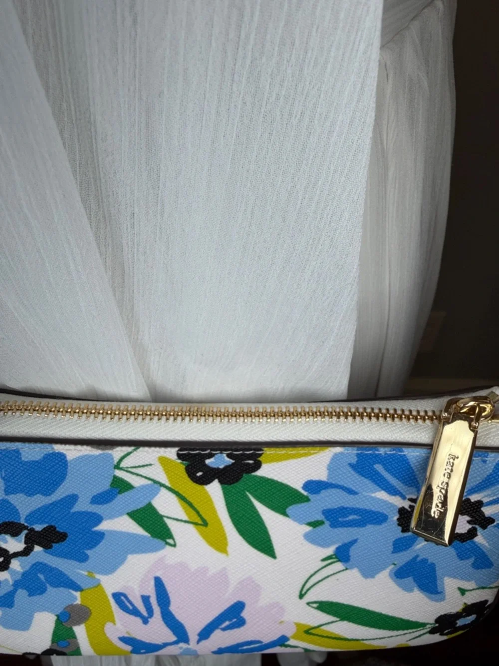 Kate spade nwt small crossbody bag. size 8 x 4 1/2 appx. very chic.! - Picture 7 of 8